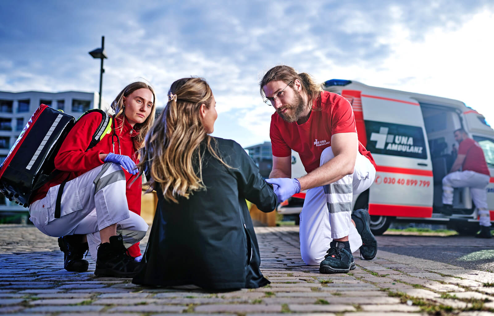 UNA AMBULANZ Berlin - Sanitätsdienst - Betreuung von Verletzten und Erkrankten